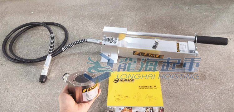 APS型鷹牌鋁制手動(dòng)液壓泵實(shí)物圖 APS型鷹牌鋁制手動(dòng)液壓泵實(shí)物圖